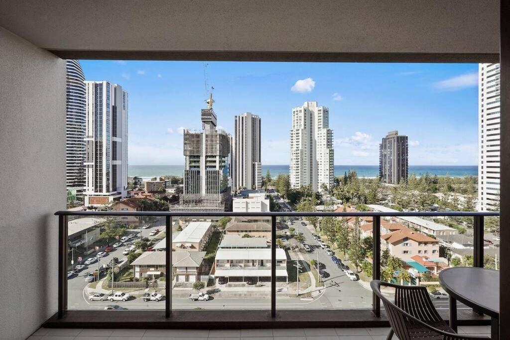 Broadbeach Apartment Level 10 With Beach Views โกลด์โคสต์ ภายนอก รูปภาพ