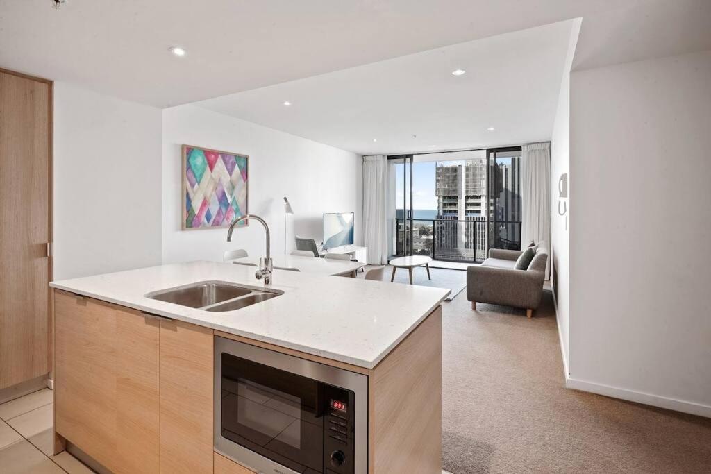 Broadbeach Apartment Level 10 With Beach Views โกลด์โคสต์ ภายนอก รูปภาพ