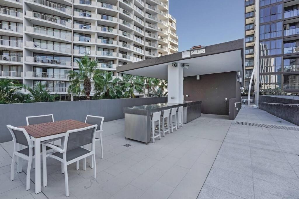 Broadbeach Apartment Level 10 With Beach Views โกลด์โคสต์ ภายนอก รูปภาพ
