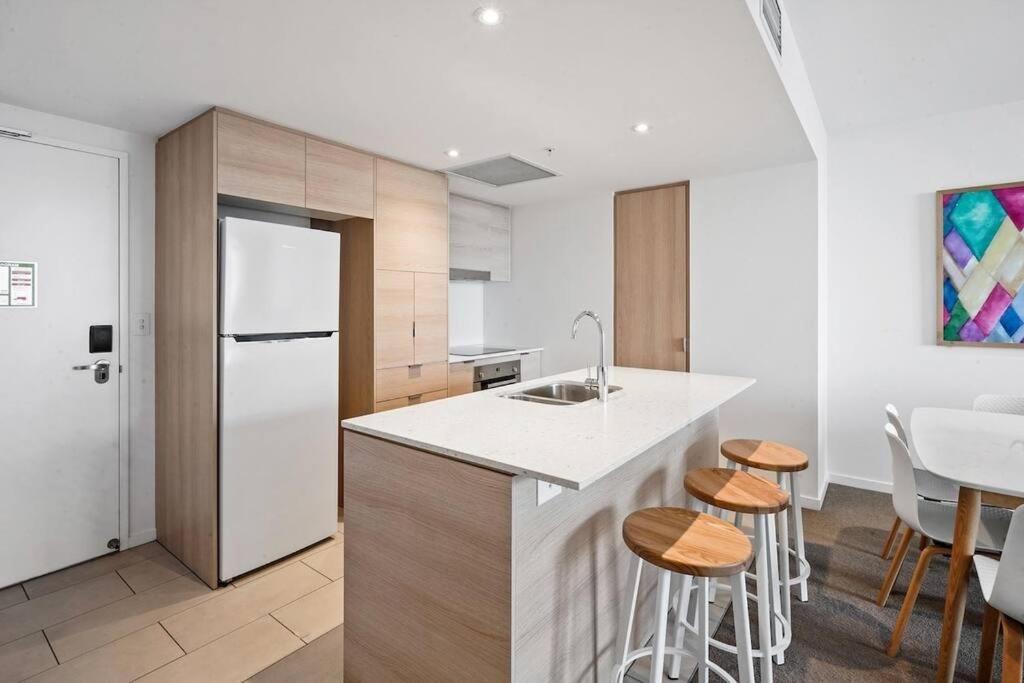 Broadbeach Apartment Level 10 With Beach Views โกลด์โคสต์ ภายนอก รูปภาพ